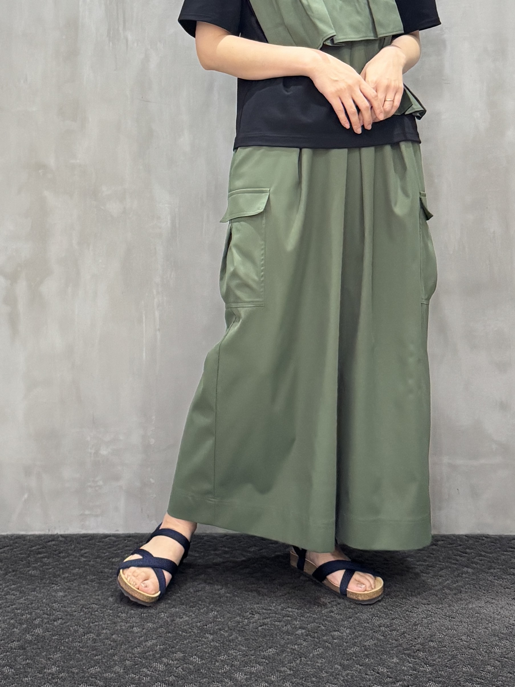 trois ストレッチツイル タックカーゴスカート T251-86006