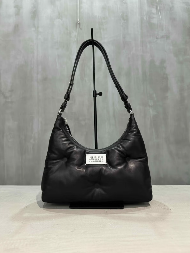 Maison Margiela（メゾンマルジェラ）｜Glam Slam hobo small｜SB3WG0024P4300
